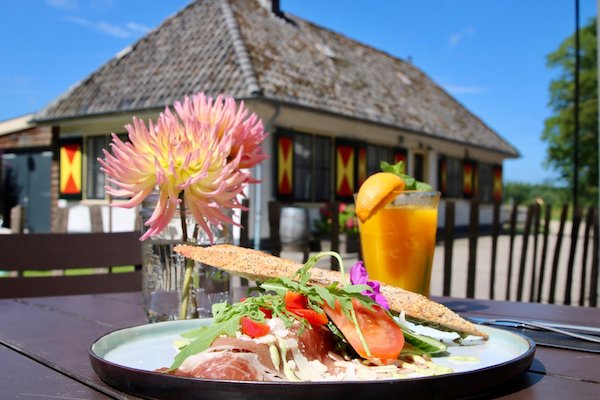 Lunchen op de hofboerderij