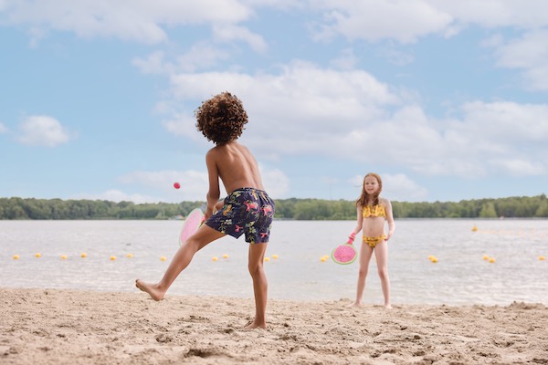 Spelen op het strand