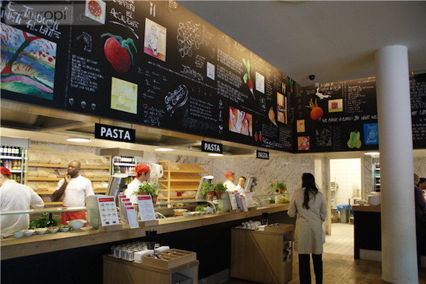 Bestel uw pasta, pizza, antipasti of salade rechtstreeks bij de chefkok bij Vapiano Den Haag
