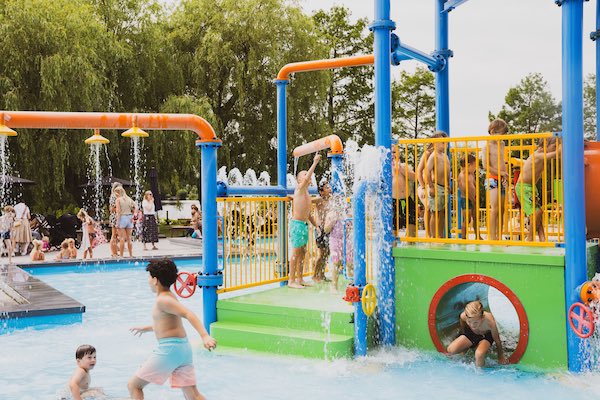 Spelen in het water