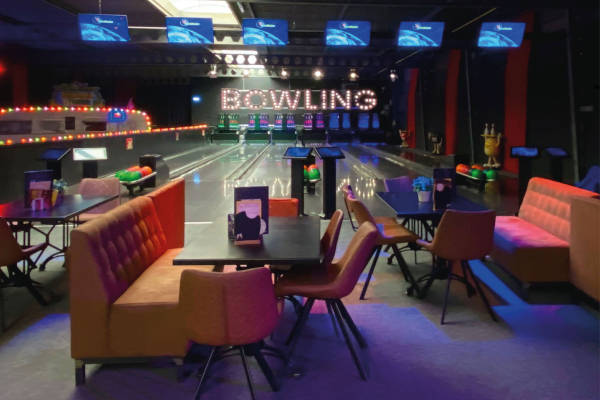 Zithoek bij de bowlingbanen