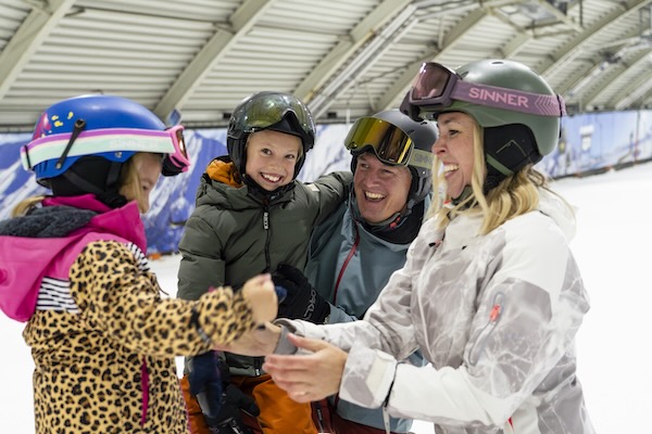 Samen op de skibaan