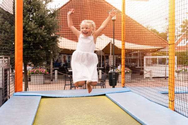 Summio Parc Aquadelta: Springen op de trampoline