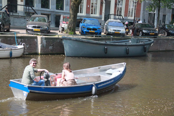 Met de blauwe boot varen