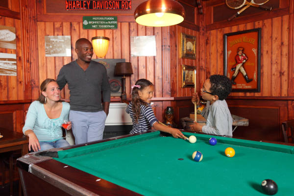 Vakantiepark Hellendoorn: Poolen in de bar