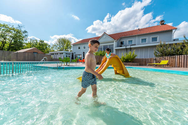 Neem een duik in het zwembad bij Europarcs Veluwemeer