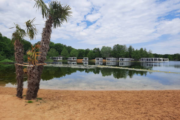 Het strand bij Vakantiepark BreeBronne