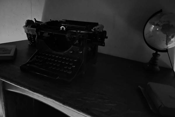 Edison Escape: Typemachine op het bureau