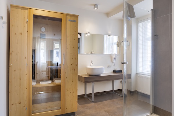 Junior Suite badkamer bij Dormio Wijnhotel Valkenburg