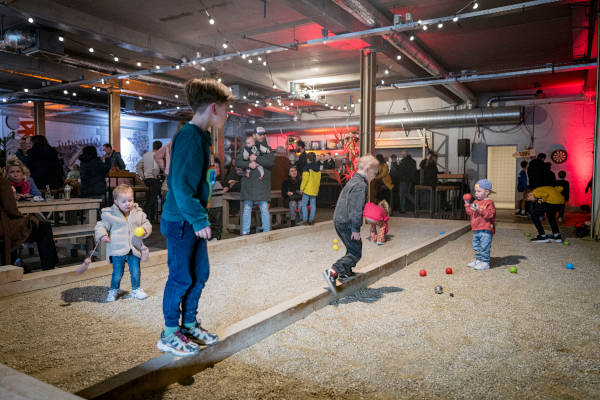 Kinderen spelen Jeu de Boules