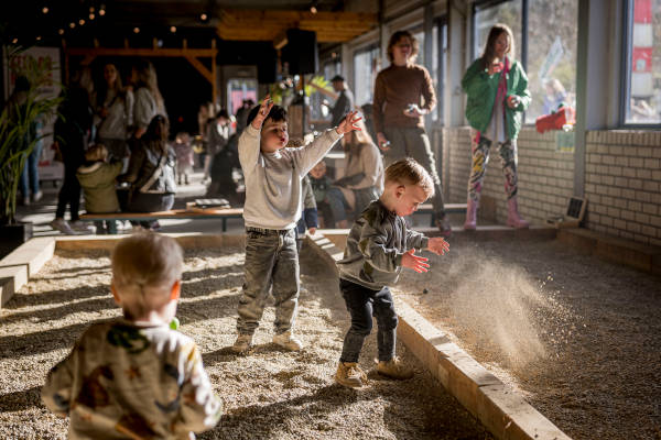 Kinderen zijn aan het spelen