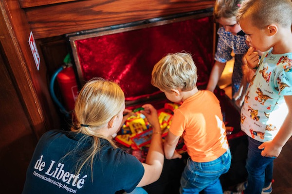 Samen spelen in het schip