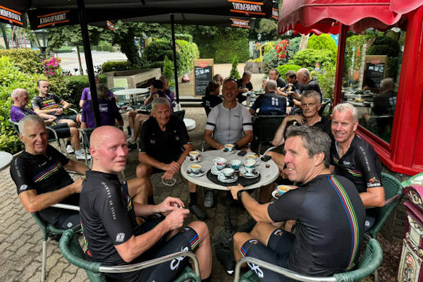 Pannenkoekhuis De Heksendans: Koffie drinken op het terras