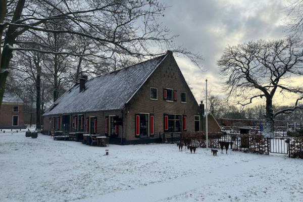 Pannenkoekenboerderij in de sneeuw