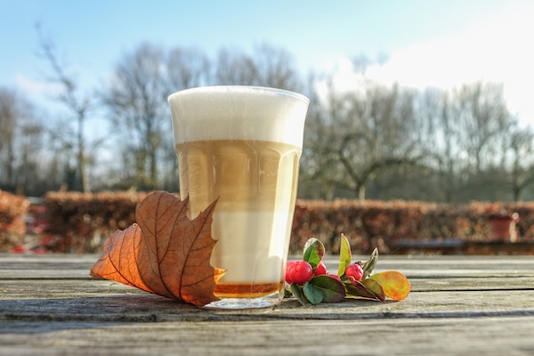 geniet van een lekkere koffie op het terras