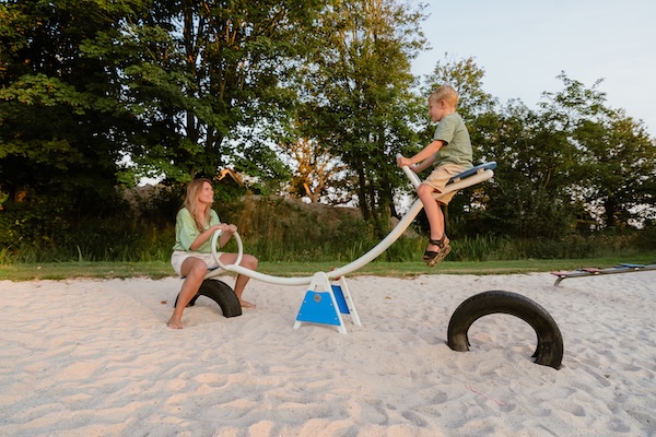 Spelen in de speeltuin