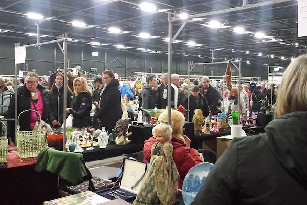 Snuffelmarkt Dudok Arena Hilversum in Hilversum