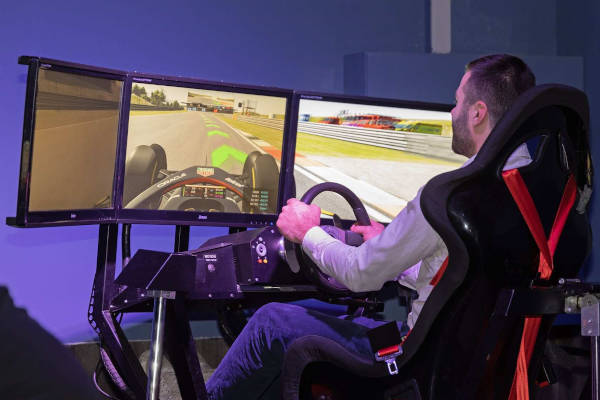 Achter de simulator